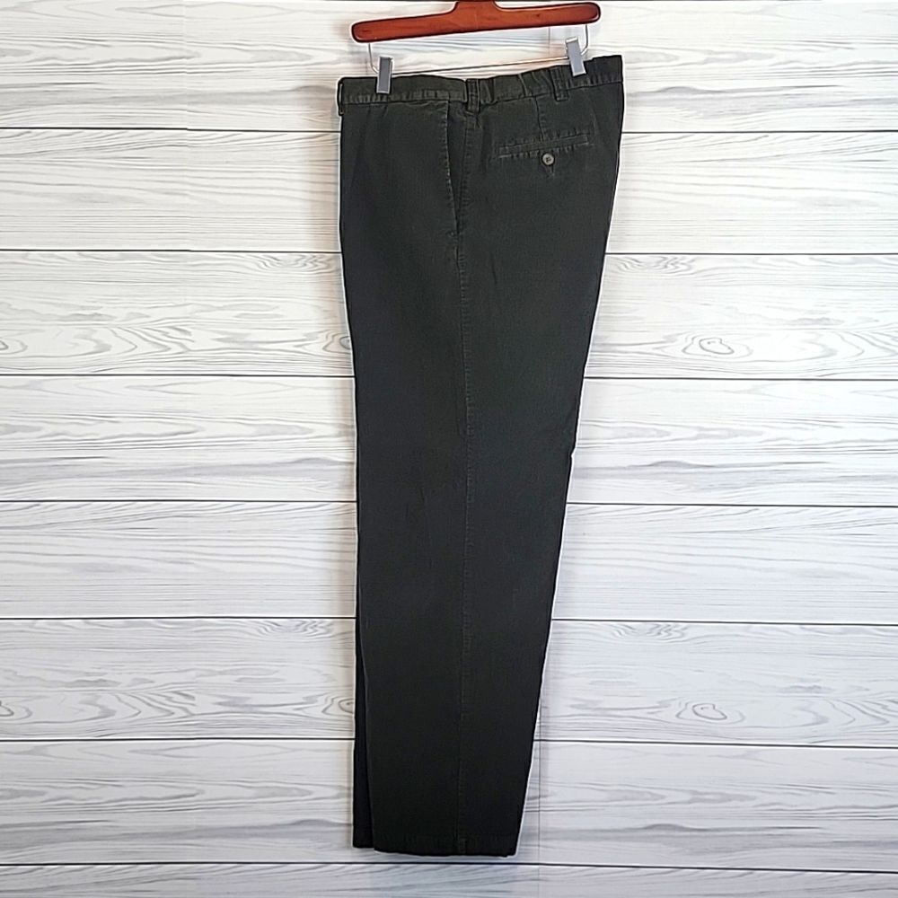 Haggar Men's corduroy straight leg trousers in dark olive green Size 42X32